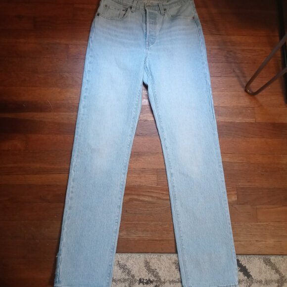 LEVI'S 501 original fit jeans in Wow Me Over 32" inseam (sz27) - Picture 4 of 16
